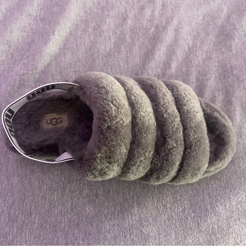 ugg size women’s 8 slippers! only worn once inside.